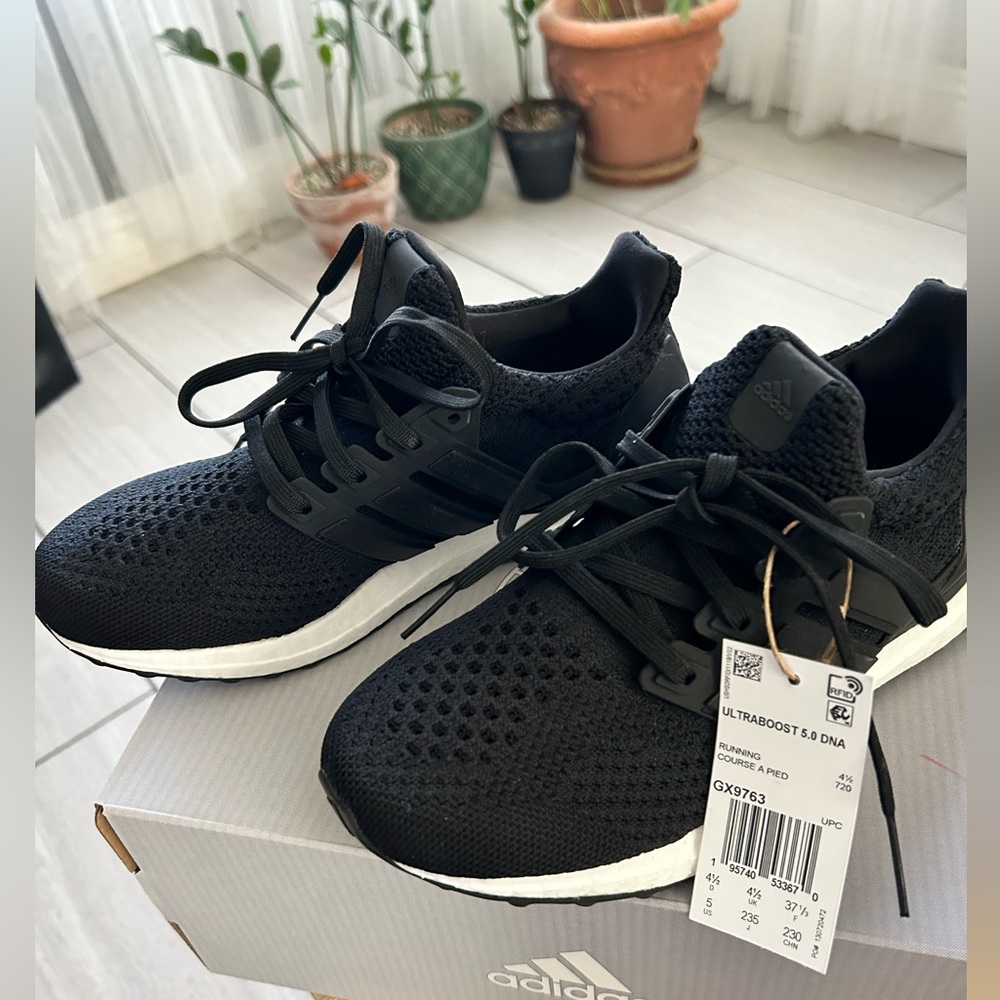 adidas Ultraboost 5.0 DNA J Black Womens 6.5 Kids 5